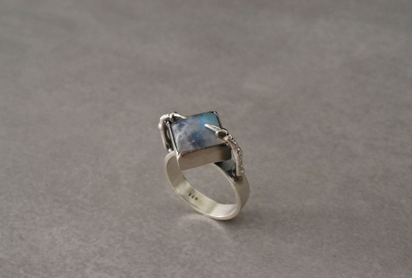 -- ARIHANT--Gothic Claw Moonstone Engagement Ring, Sterling Silver Flashy Labradorite Gemstone Jewelry
